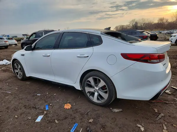 5XXGW4L20JG232356 2018 KIA OPTIMA - Image 2