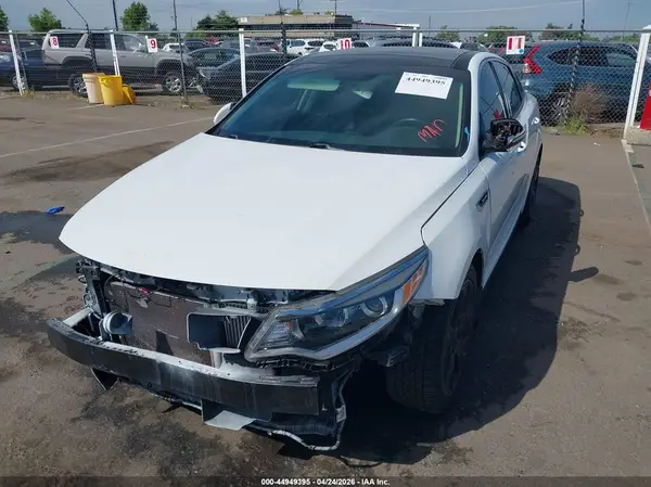 5XXGW4L21JG225237 2018 KIA OPTIMA - Image 2