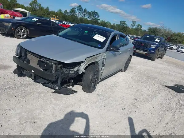 5XXGW4L22LG411372 2020 KIA OPTIMA - Image 2