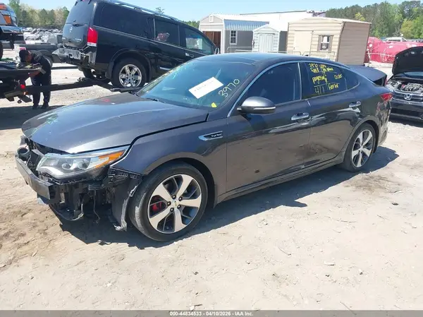 5XXGW4L23JG217060 2018 KIA OPTIMA - Image 2