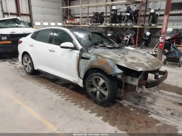 5XXGW4L24GG002425 2016 KIA OPTIMA - Image 1