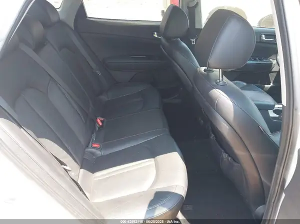 5XXGW4L24JG238550 2018 KIA OPTIMA - Image 8
