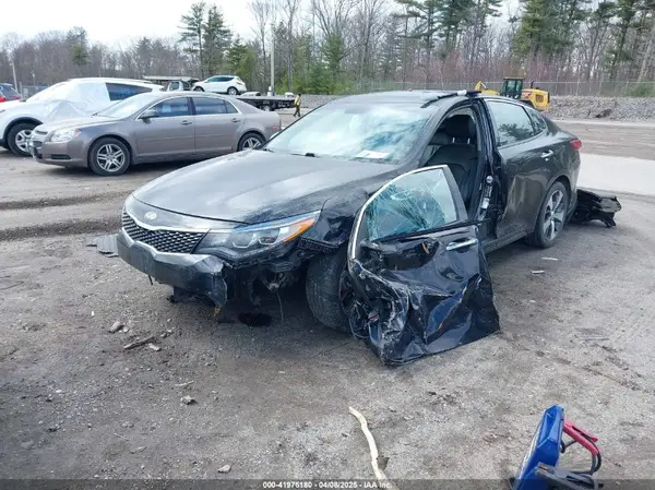 5XXGW4L24JG242582 2018 KIA OPTIMA - Image 2
