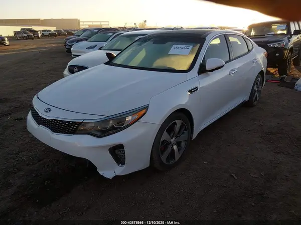 5XXGW4L25JG214113 2018 KIA OPTIMA - Image 2