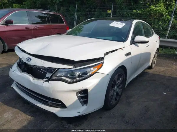 5XXGW4L26HG125516 2017 KIA OPTIMA - Image 2