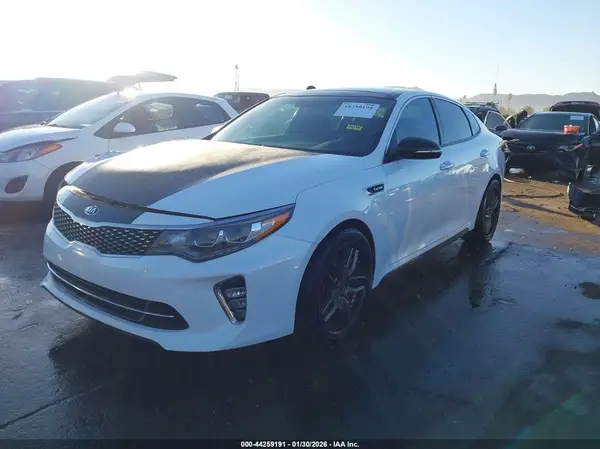 5XXGW4L27JG195788 2018 KIA OPTIMA - Image 2