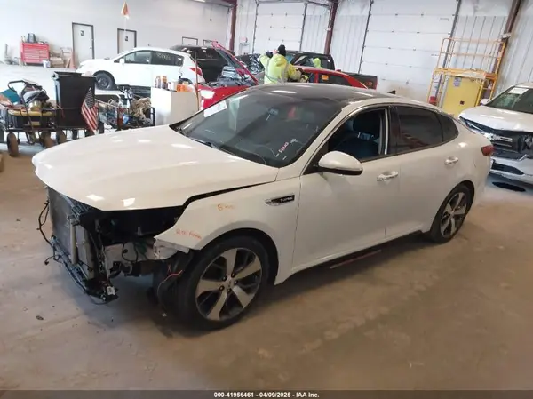 5XXGW4L27JG237960 2018 KIA OPTIMA - Image 2