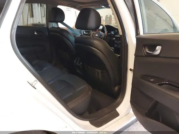 5XXGW4L27JG237960 2018 KIA OPTIMA - Image 8