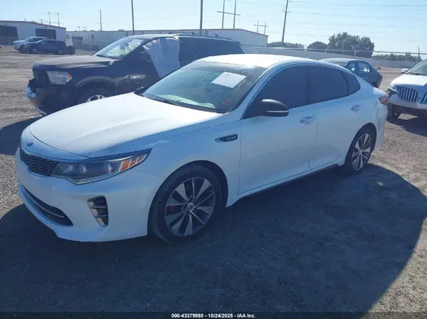 5XXGW4L28HG143502 2017 KIA OPTIMA - Image 2