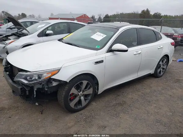 5XXGW4L28JG203655 2018 KIA OPTIMA - Image 2