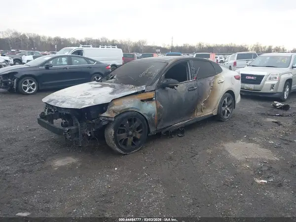 5XXGW4L28JG231147 2018 KIA OPTIMA - Image 2