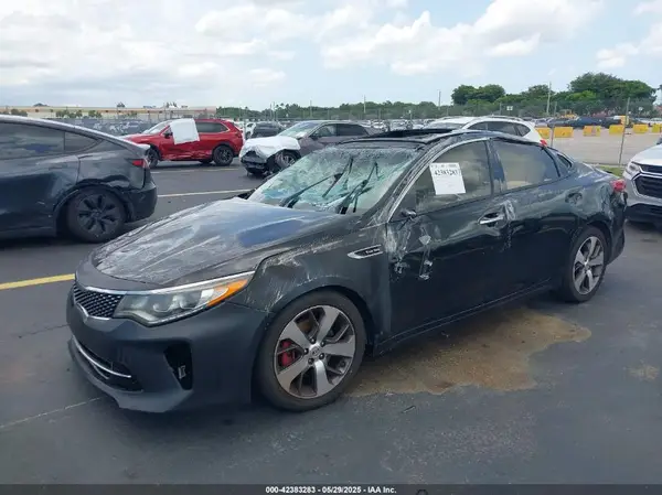 5XXGW4L28JG238289 2018 KIA OPTIMA - Image 2