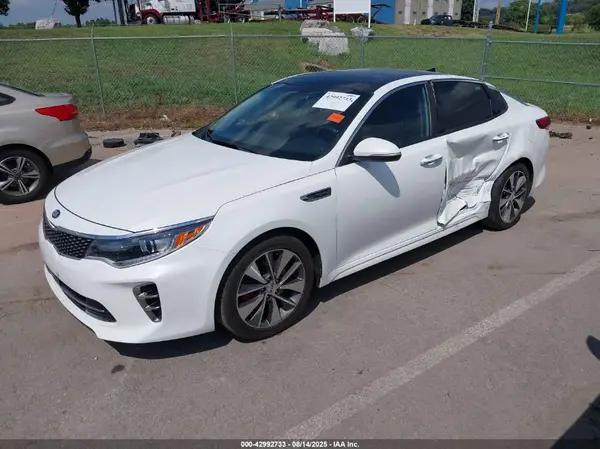 5XXGW4L29GG038000 2016 KIA OPTIMA - Image 2