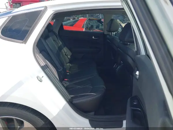 5XXGW4L29JG208685 2018 KIA OPTIMA - Image 8