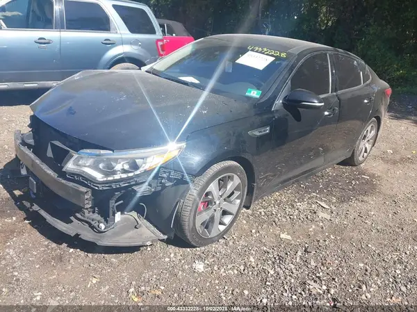 5XXGW4L29JG227060 2018 KIA OPTIMA - Image 2