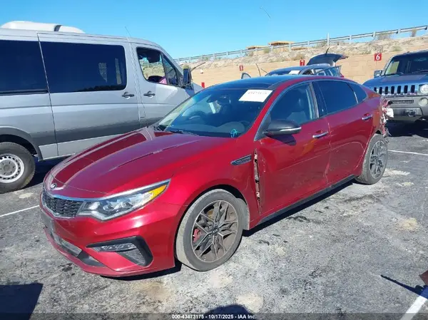 5XXGW4L29LG409621 2020 KIA OPTIMA - Image 2