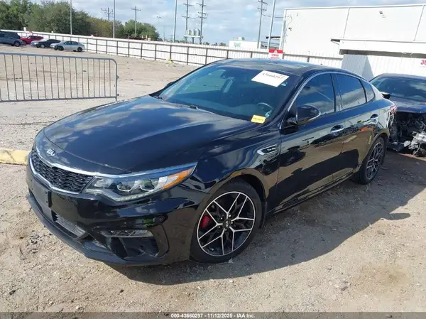 5XXGW4L29LG409747 2020 KIA OPTIMA - Image 2