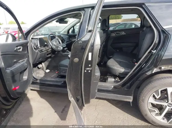 5XYK33AF2PG123775 2023 KIA SPORTAGE - Image 8