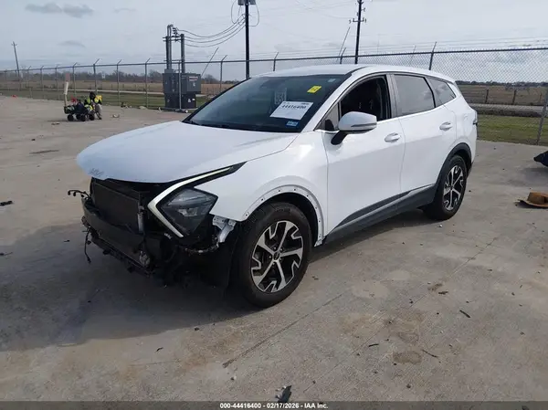 5XYK33AF6PG123102 2023 KIA SPORTAGE - Image 2