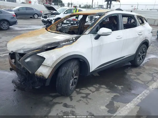 5XYK33DF3SG256775 2025 KIA SPORTAGE - Image 2