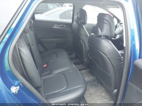 5XYK3CAF7PG033585 2023 KIA SPORTAGE - Image 8