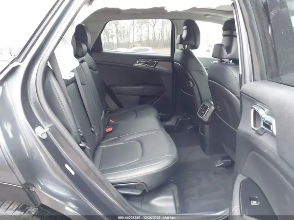 5XYK4CAF7PG040436 2023 KIA SPORTAGE - Image 8