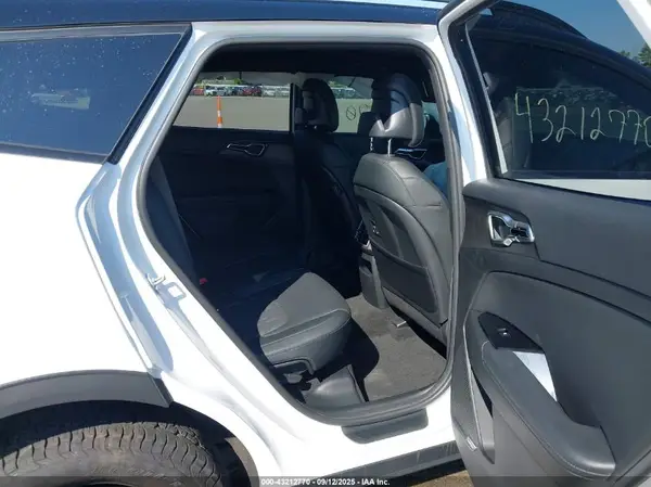 5XYK7CAF4PG105315 2023 KIA SPORTAGE - Image 8