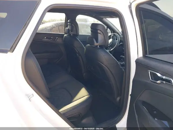 5XYK7CAF9PG102068 2023 KIA SPORTAGE - Image 8