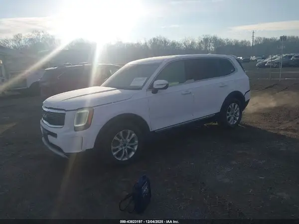 5XYP24HC0NG206757 2022 KIA TELLURIDE - Image 2