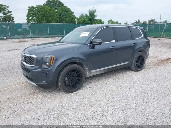 5XYP24HC3LG011247 2020 KIA TELLURIDE - Image 2