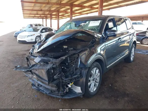 5XYP24HC9NG269596 2022 KIA TELLURIDE - Image 2