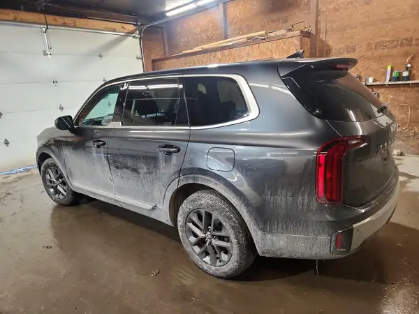 5XYP2DGC1PG327057 2023 KIA TELLURIDE - Image 2