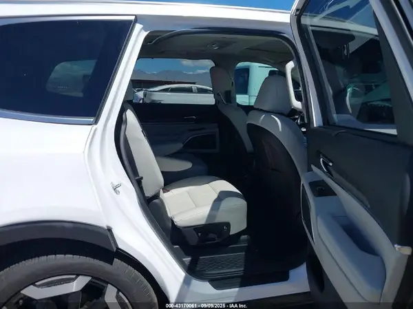 5XYP34GC6RG483174 2024 KIA TELLURIDE - Image 8