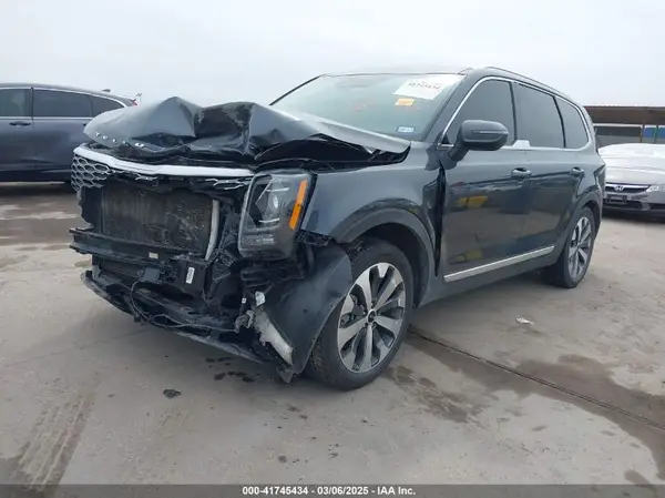 5XYP34HC1LG056281 2020 KIA TELLURIDE - Image 2