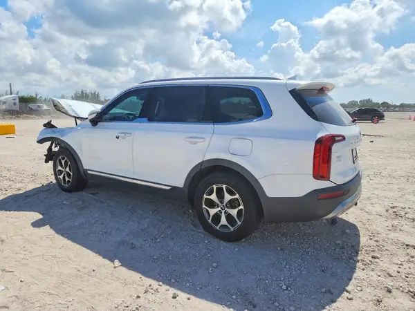5XYP34HC2LG018252 2020 KIA TELLURIDE - Image 2