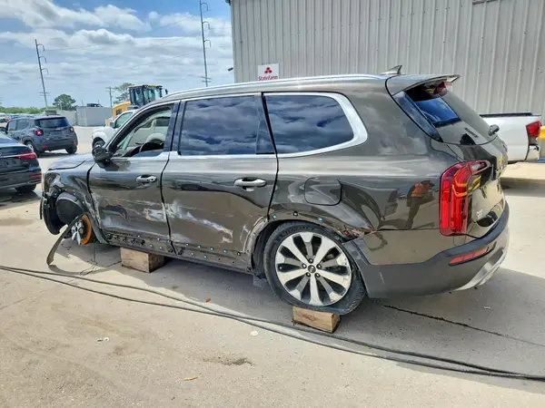 5XYP34HC2LG056421 2020 KIA TELLURIDE - Image 2