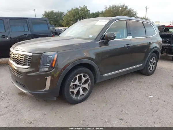 5XYP34HC3LG012668 2020 KIA TELLURIDE - Image 2