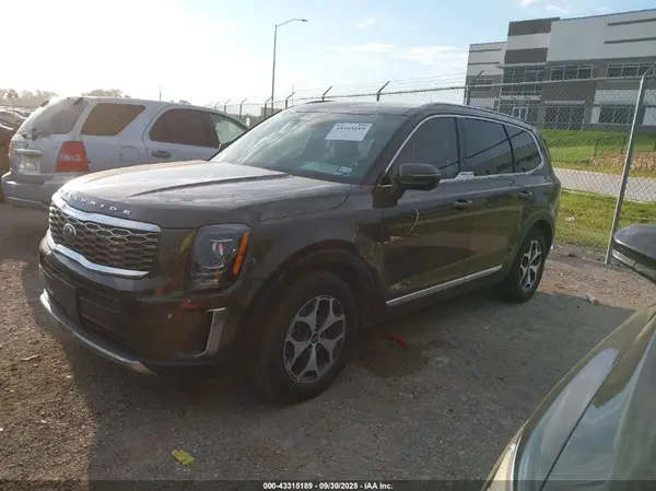 5XYP34HC5MG121943 2021 KIA TELLURIDE - Image 2