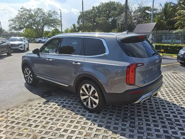 5XYP34HC5NG275375 2022 KIA TELLURIDE - Image 2