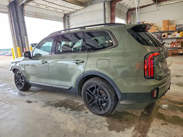 5XYP3DGC8PG352437 2023 KIA TELLURIDE - Image 2