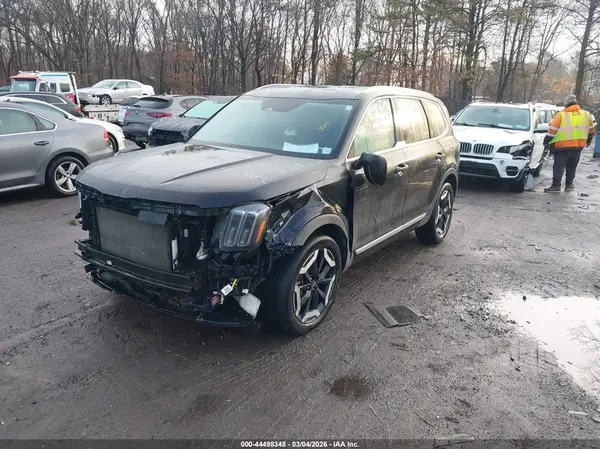 5XYP3DGC9PG359879 2023 KIA TELLURIDE - Image 2