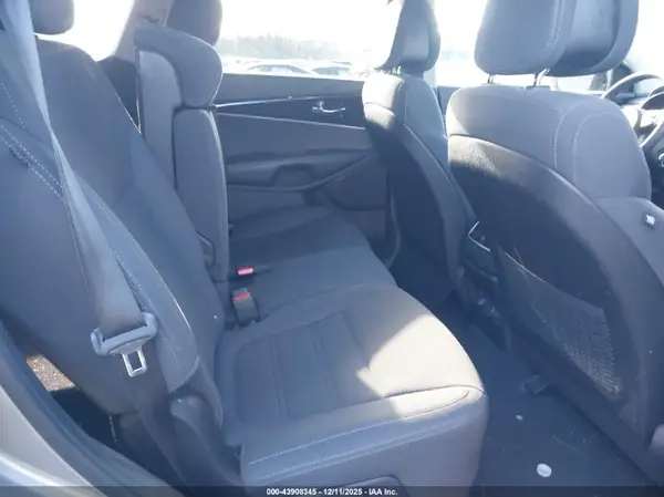 5XYPG4A30GG051447 2016 KIA SORENTO - Image 8