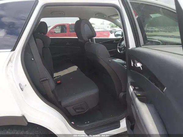 5XYPG4A30GG058821 2016 KIA SORENTO - Image 8