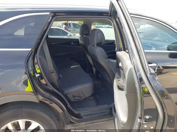 5XYPG4A30GG063484 2016 KIA SORENTO - Image 8