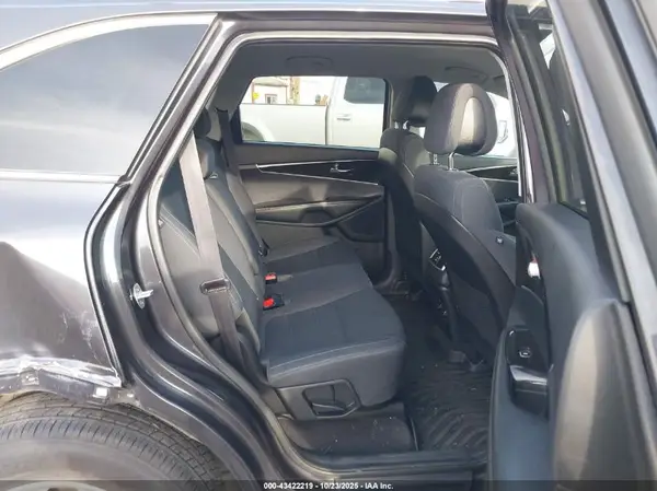 5XYPG4A30GG068202 2016 KIA SORENTO - Image 8