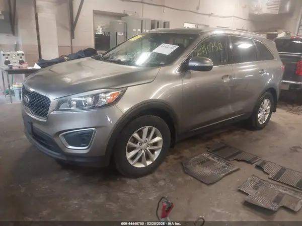 5XYPG4A30GG077773 2016 KIA SORENTO - Image 2