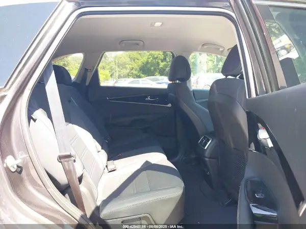 5XYPG4A30GG079541 2016 KIA SORENTO - Image 8