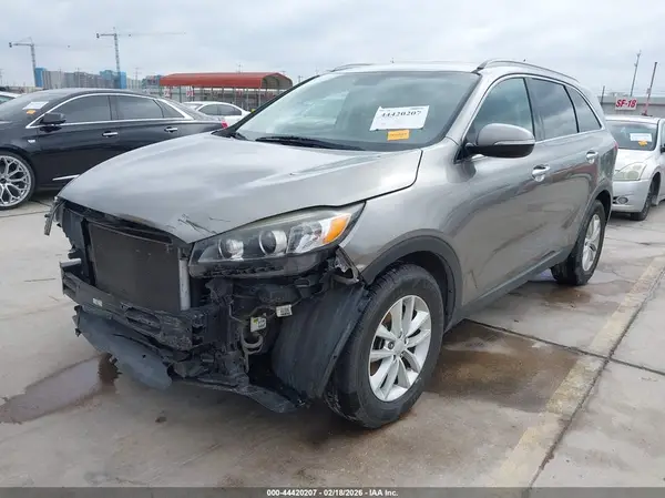 5XYPG4A30GG093858 2016 KIA SORENTO - Image 2