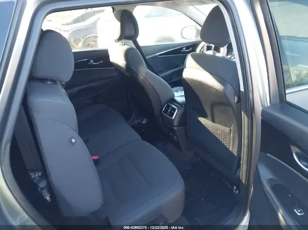5XYPG4A30GG115518 2016 KIA SORENTO - Image 8