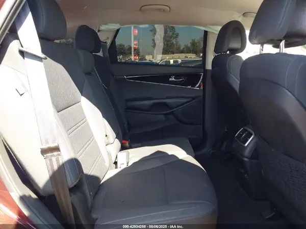 5XYPG4A30GG140242 2016 KIA SORENTO - Image 8
